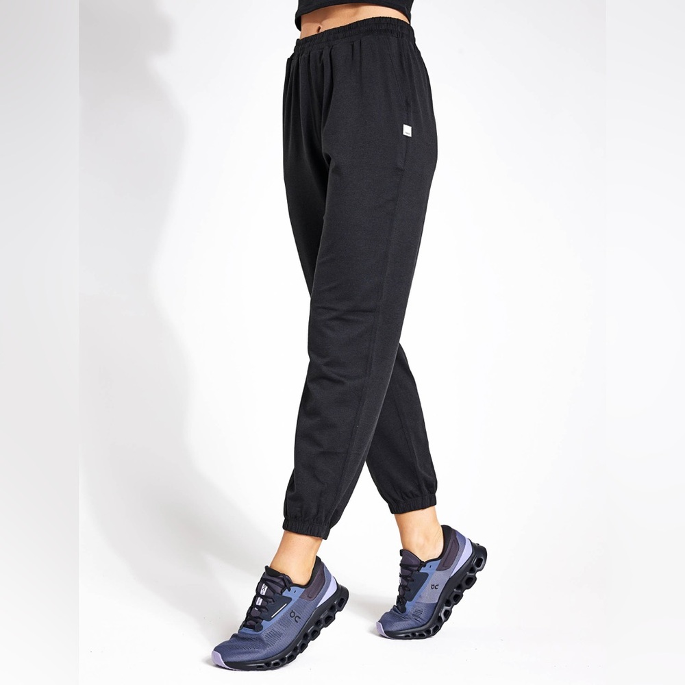 Vuori Boyfriend Jogger in Black Heather Size XS